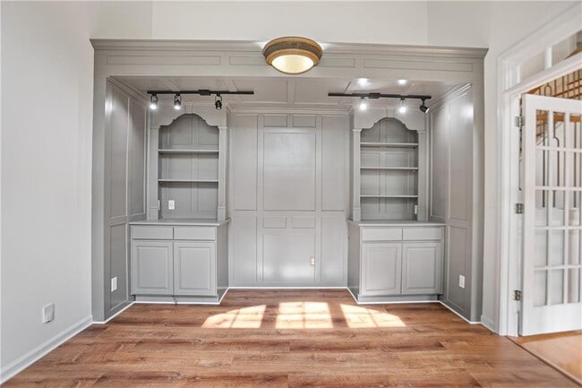 Building Photo - 6285 Sterling Dr