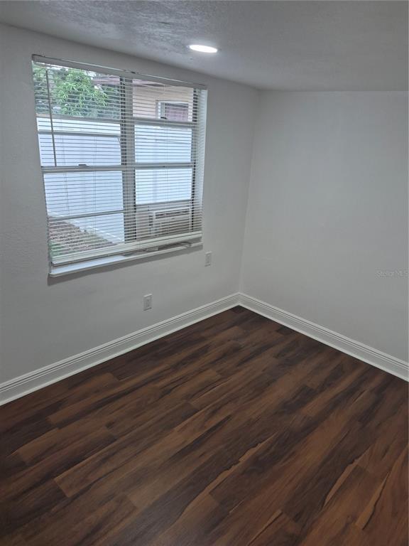 Building Photo - 1402 E Bougainvillea Ave