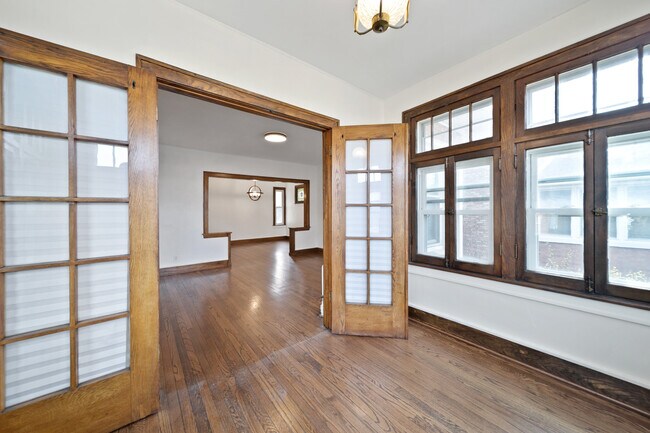 Building Photo - 616 Circle Ave