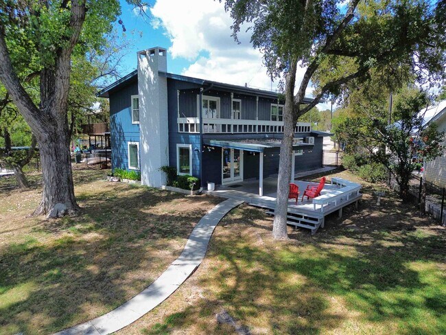 Building Photo - 614 E Briarway Dr