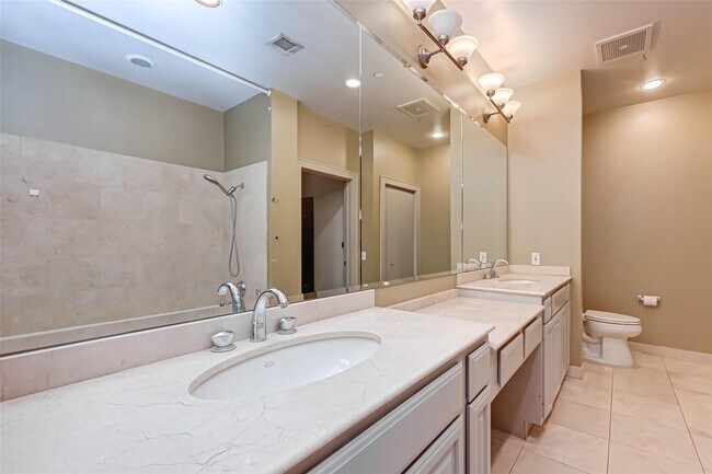 Building Photo - 1616 Fountain View Dr
