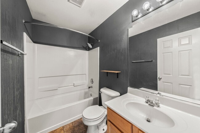 Building Photo - 129 Springbrook Trail S