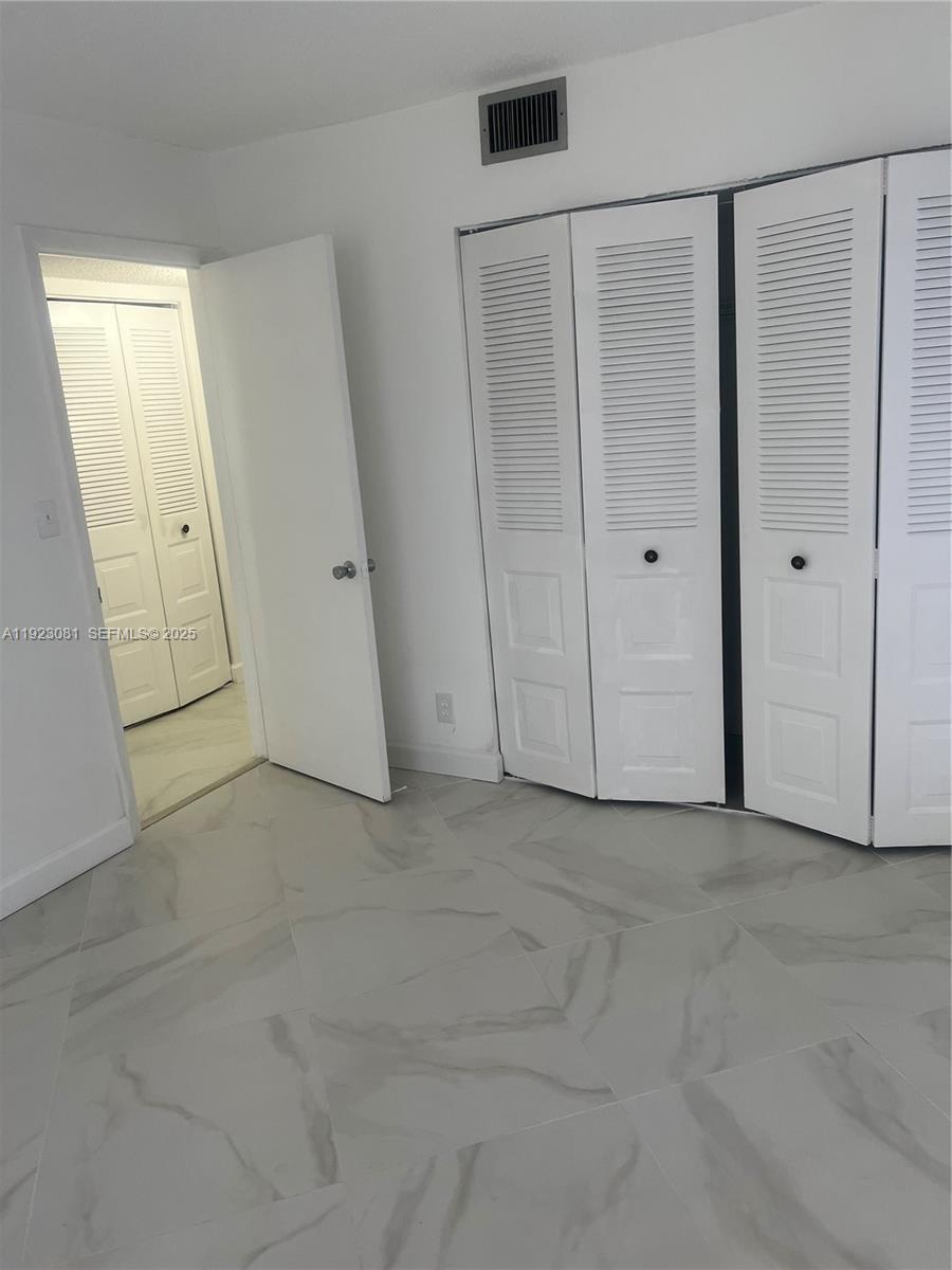 Building Photo - 9510 Seagrape Dr