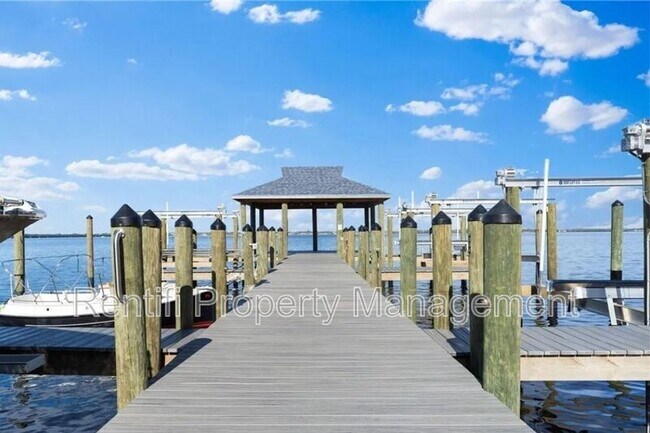 Building Photo - 2711 First Street