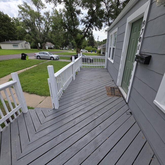 Building Photo - Cozy 3 bedrooms and 1 bath home located on Brooklane St in Raytown, MO.