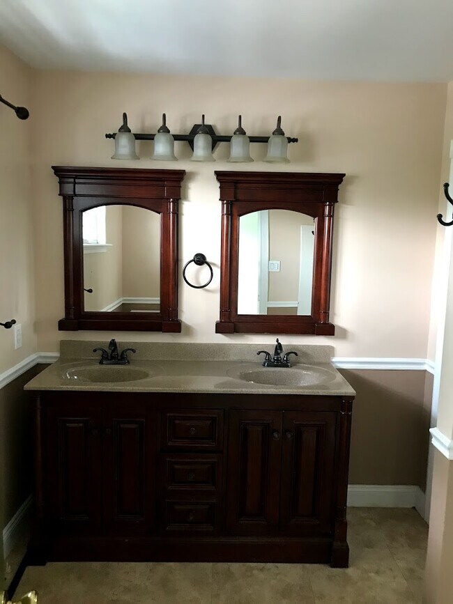 Building Photo - 1624 Macintosh Way