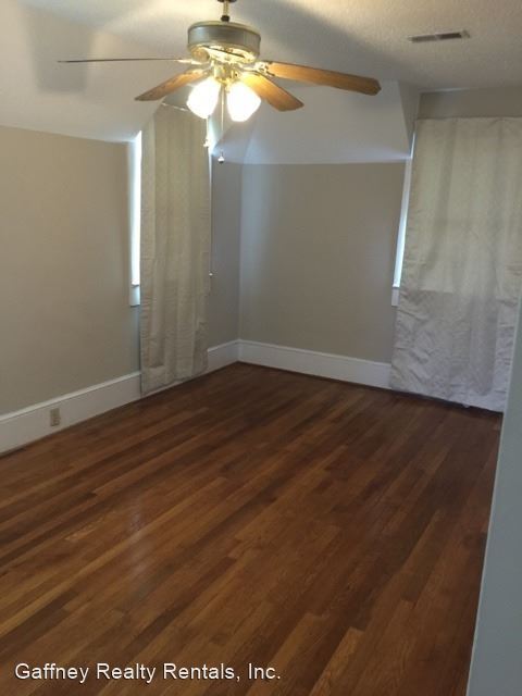 Building Photo - 2 br, 1.5 bath House - 727 College Drive