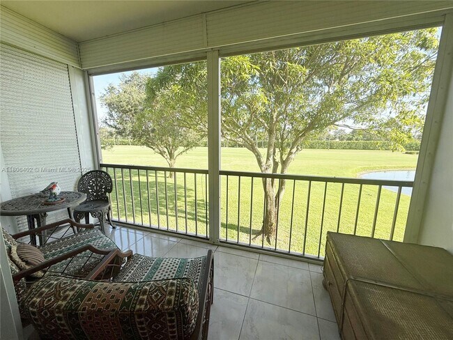 Building Photo - 9820 S Hollybrook Lake Dr