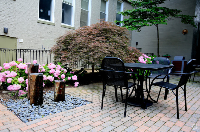 Courtyard - Queen Anne Belvedere