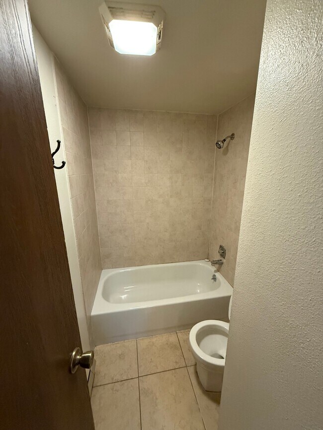 Building Photo - 1730 Raven Cir
