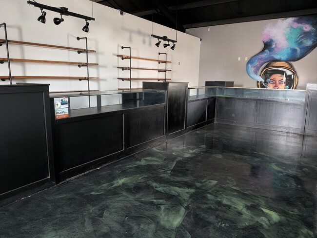 Building Photo - Commercial Retail Space