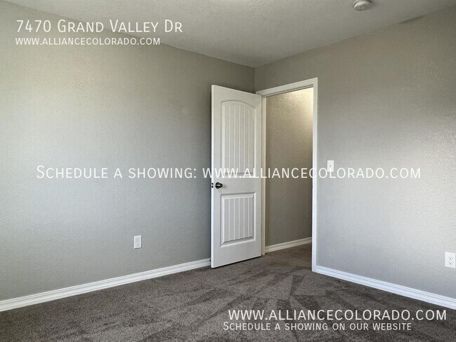 Building Photo - 7470 Grand Valley Dr