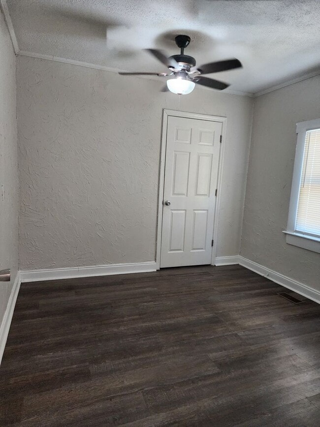 Building Photo - 1 Bedroom Duplex Apartment