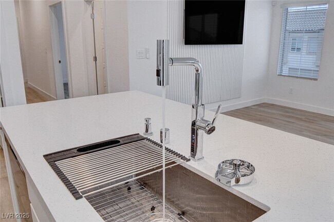 Building Photo - 237 Callen Falls Ave