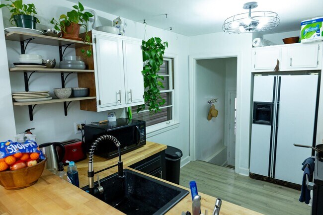 Building Photo - Charming home with a finished basement and...