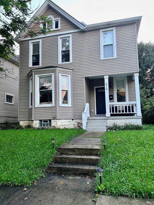 Building Photo - 879 Oakwood Ave