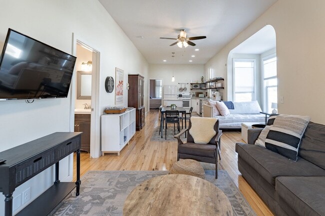 Building Photo - Charming 2 Bedroom Just Minutes from the Old Market!!