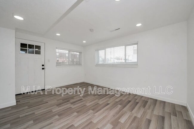 Building Photo - 2642-2642 S 800 E