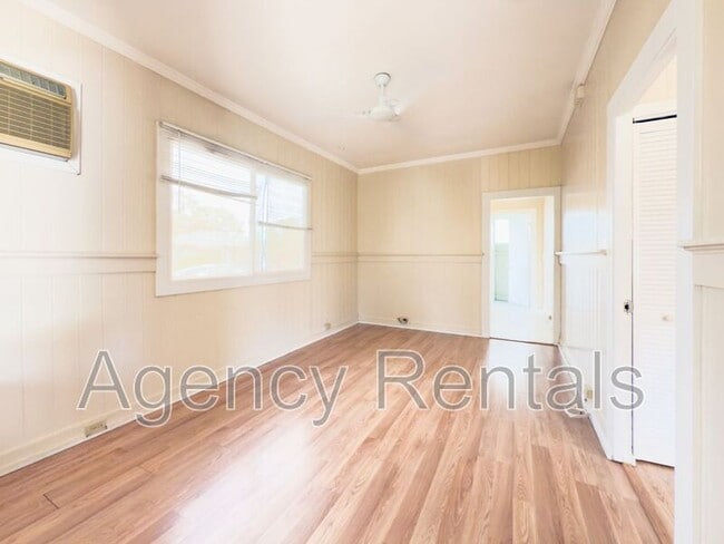 Building Photo - 839A McCully St