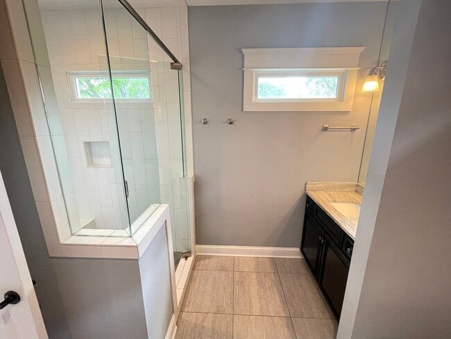 Building Photo - Green Hills/Lipscomb area home built in 20...