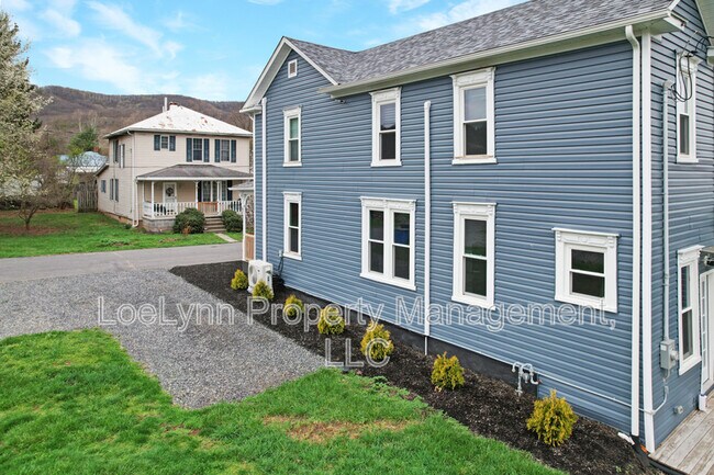 Building Photo - 14208 Temple St