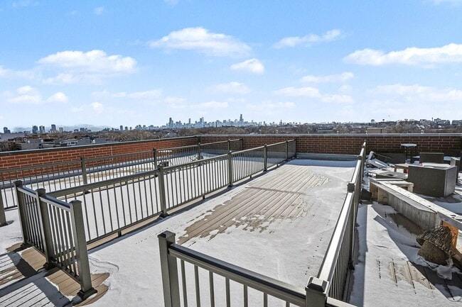 Building Photo - 2222 W Belmont Ave