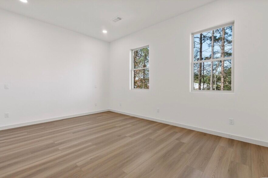 Building Photo - 137 Lakepointe Cove