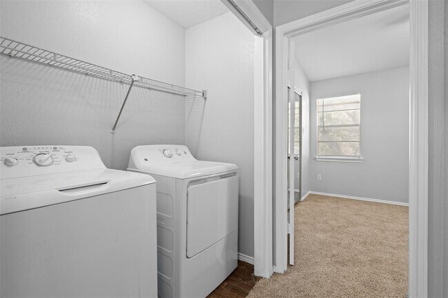 Building Photo - 1807 River Crossing Cir