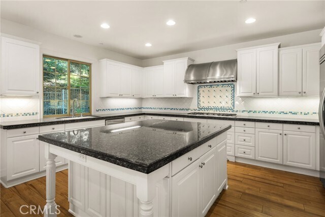 Building Photo - 38 Via Cartama