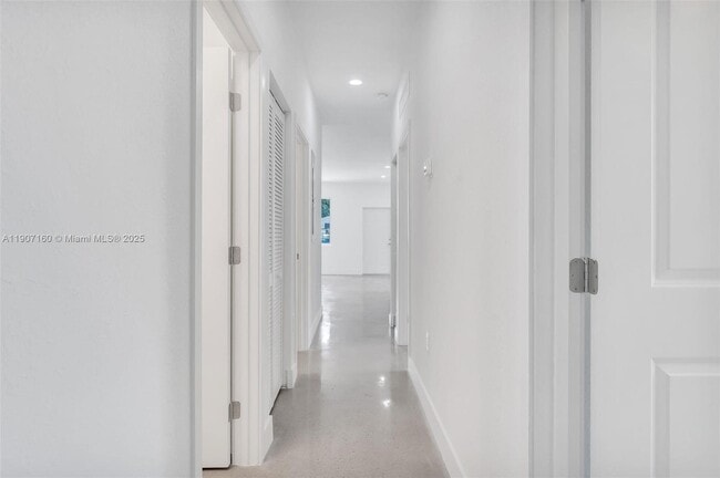 Building Photo - 638 NW 15th Ave