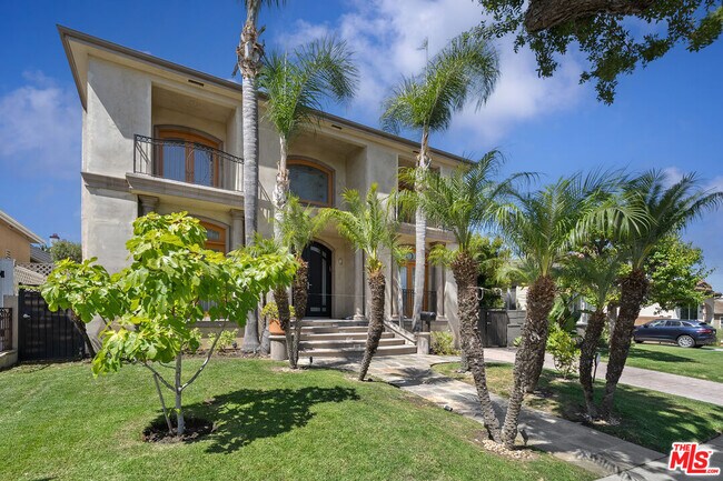 Building Photo - 9033 Cresta Dr