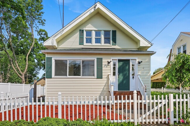 Building Photo - 366 Suburban Ave