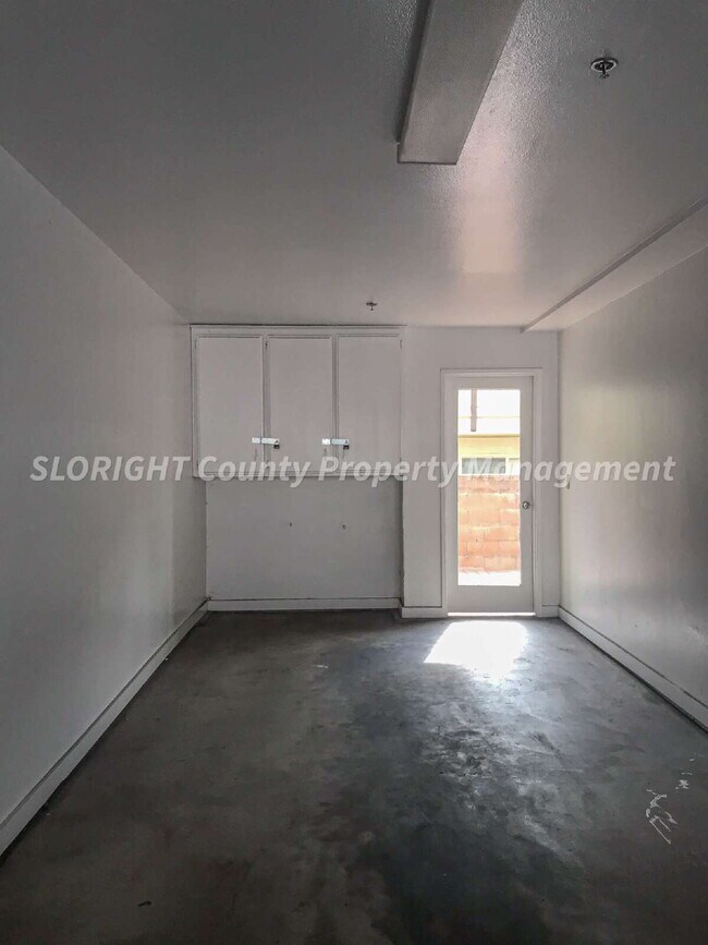 Building Photo - AVAILABLE NOW - 2 Bedroom plus den and loft / 2 Bathroom Condo on East Foothill in SLO