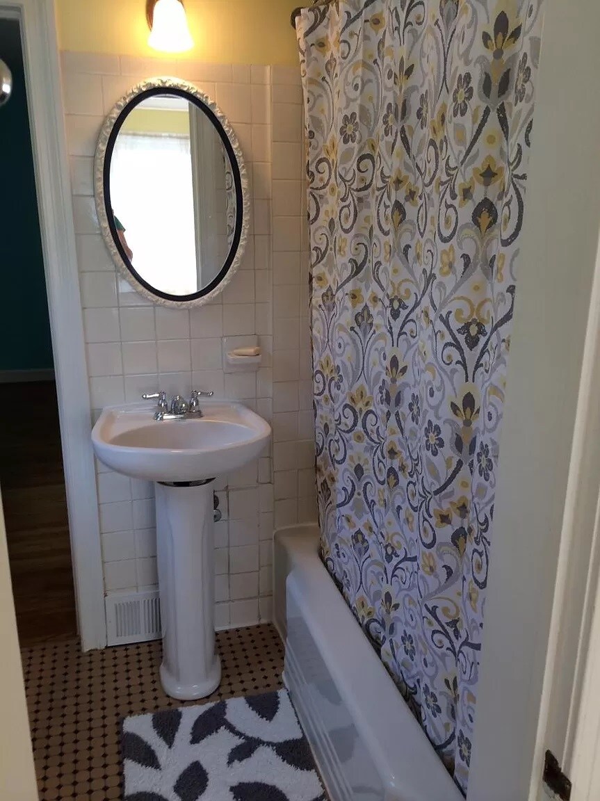 First Floor Bath - 4020 7th St S
