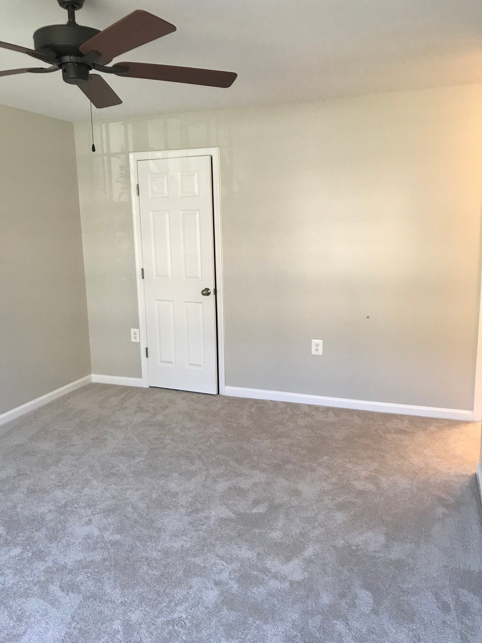 Primary Room - 6425 Richmond Hwy