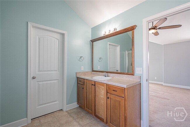 Building Photo - 100 Springcreek Ln