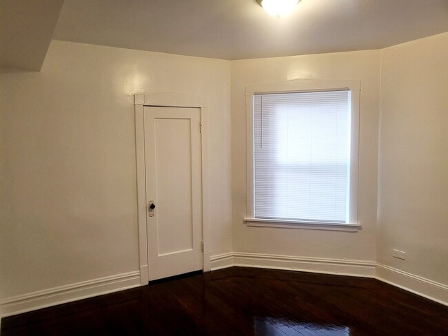 Building Photo - 7741 S Yates Blvd
