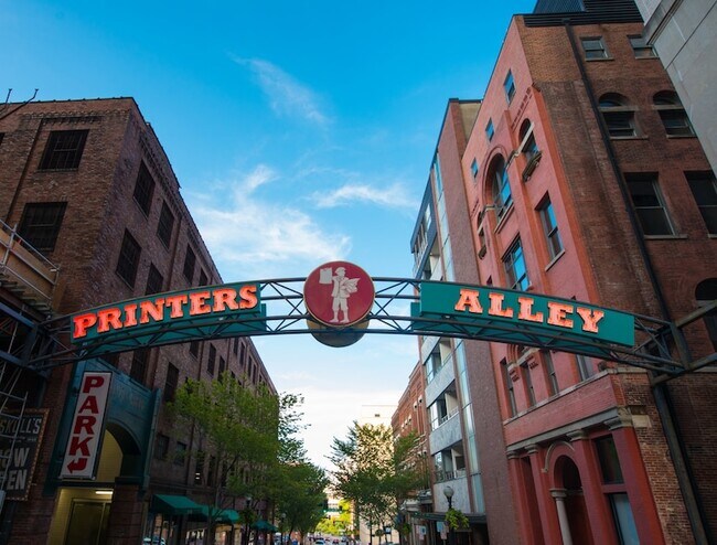 Building Photo - 515 Church St