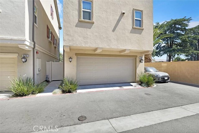 Building Photo - 14700 Sherman Way