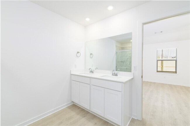 Building Photo - 581 Crystal Drive