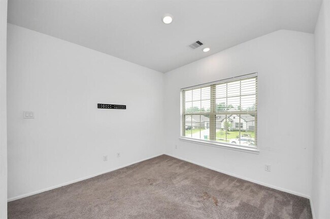 Building Photo - 24063 Hawthorn Lks Dr