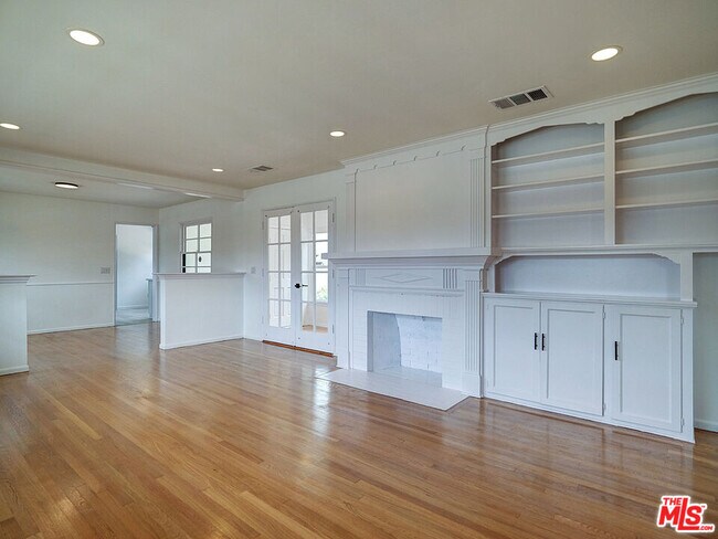 Building Photo - 7101 W 85th St