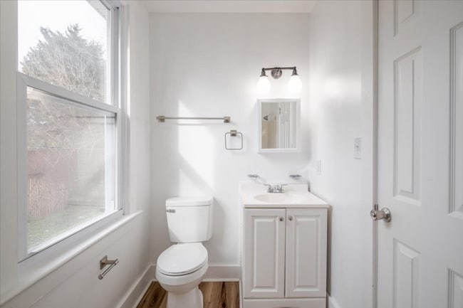 Building Photo - 1609 Buren St