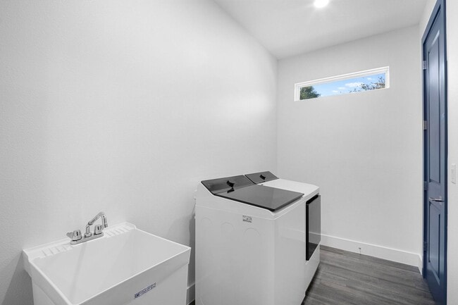 Building Photo - Luxury New construction 3 bedroom 2 baths located in North Port