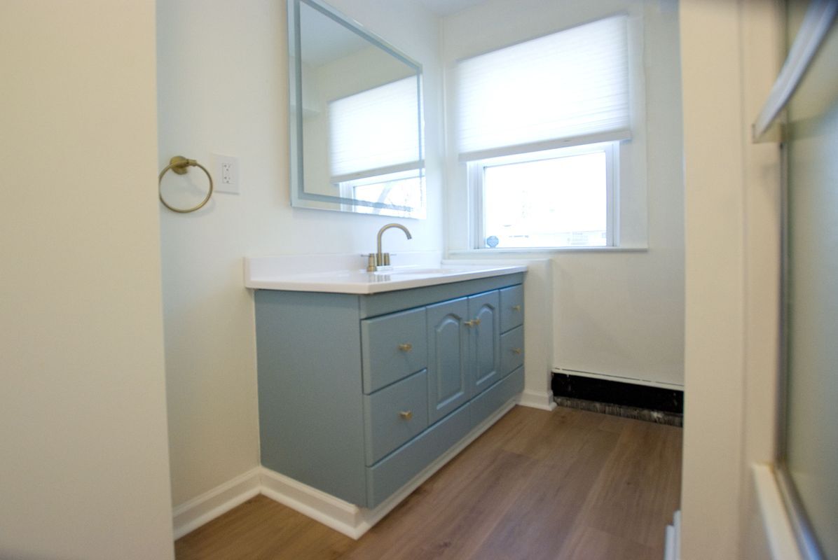 Building Photo - 1805 E Lake Dr