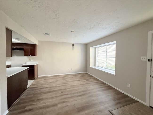 Building Photo - 6624 Westwick Dr