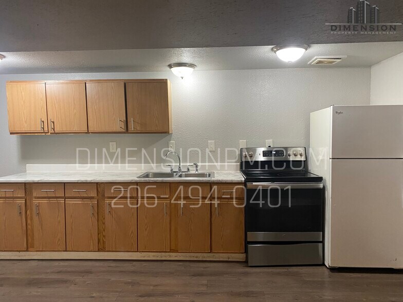 Building Photo - 825 S 176th St