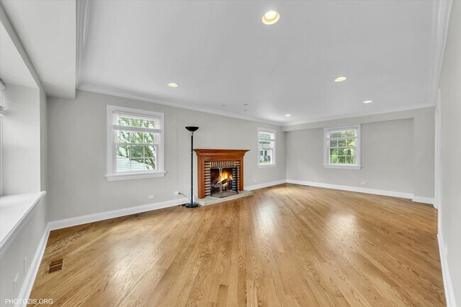 Building Photo - 950 Belmar Ln