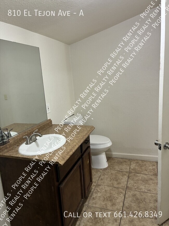 Building Photo - 810 El Tejon Ave