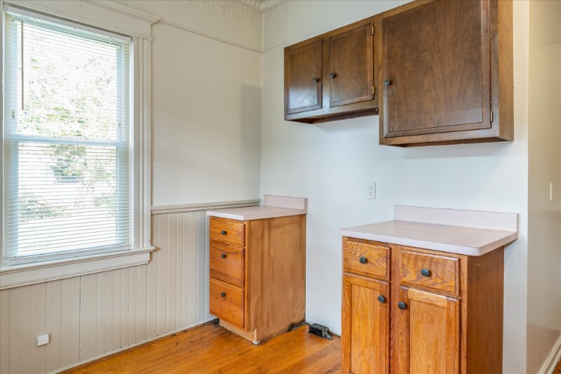 Building Photo - 1221 N Clinton Ave